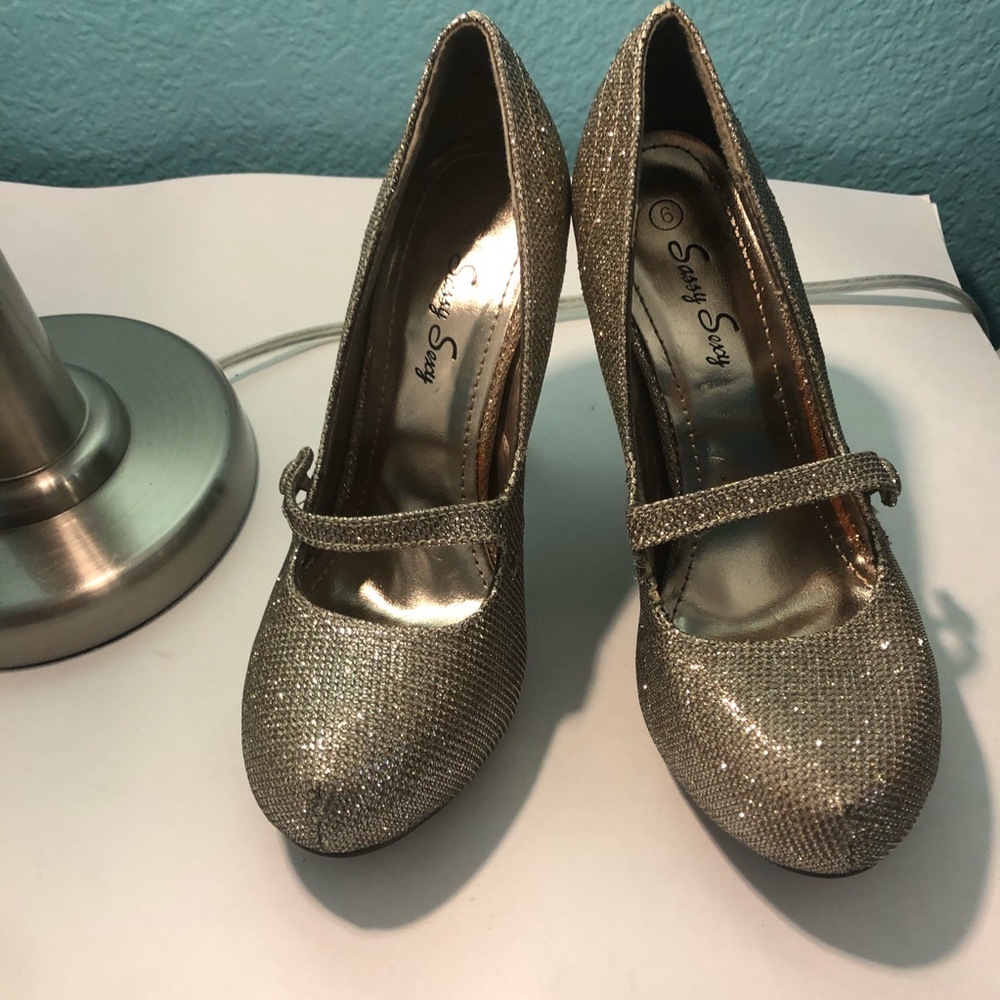 Sassy sexy GUC 4 “sparkly heels silver size 6